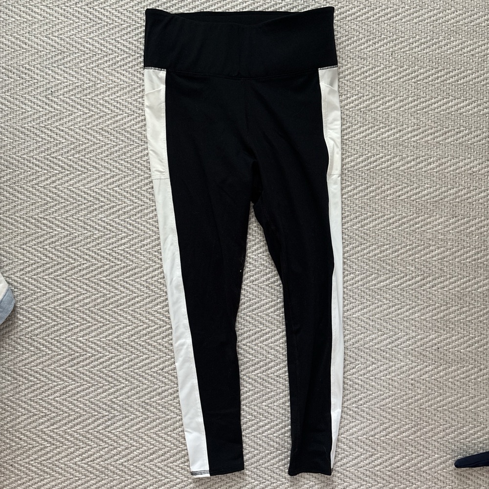 Black and White Leggings Sleek Form-Fitting Design